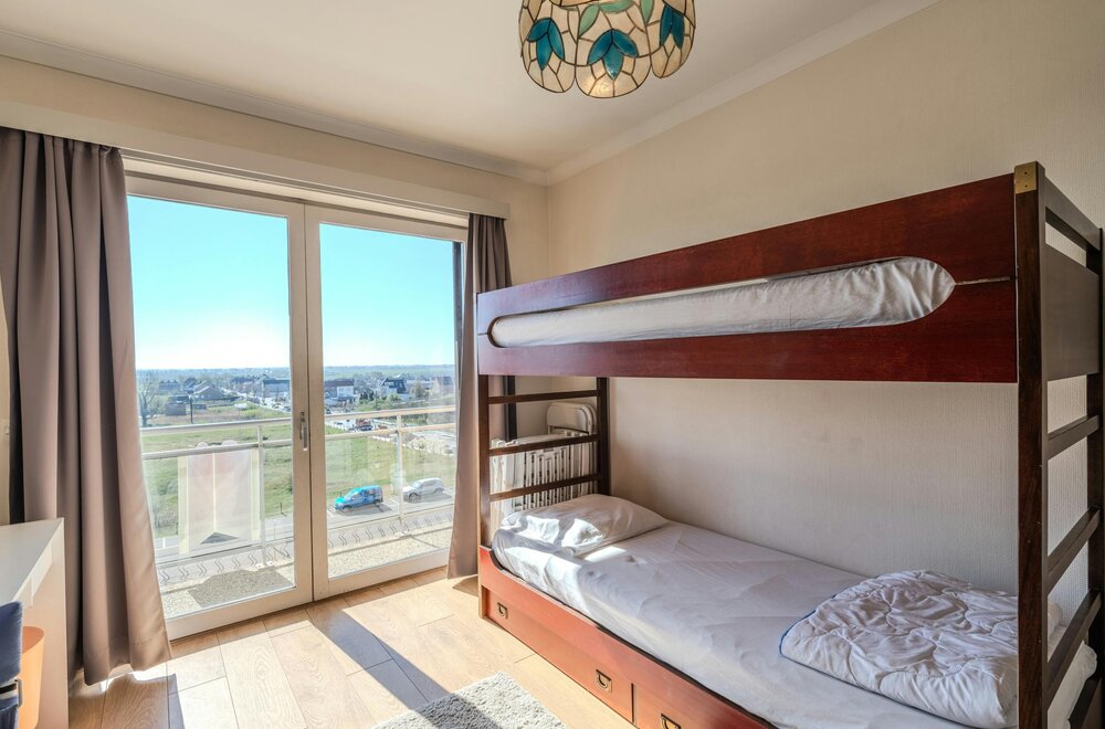 twee-slaapkamer-appartement-te-koop-met-frontaal-zeezicht-008.jpg