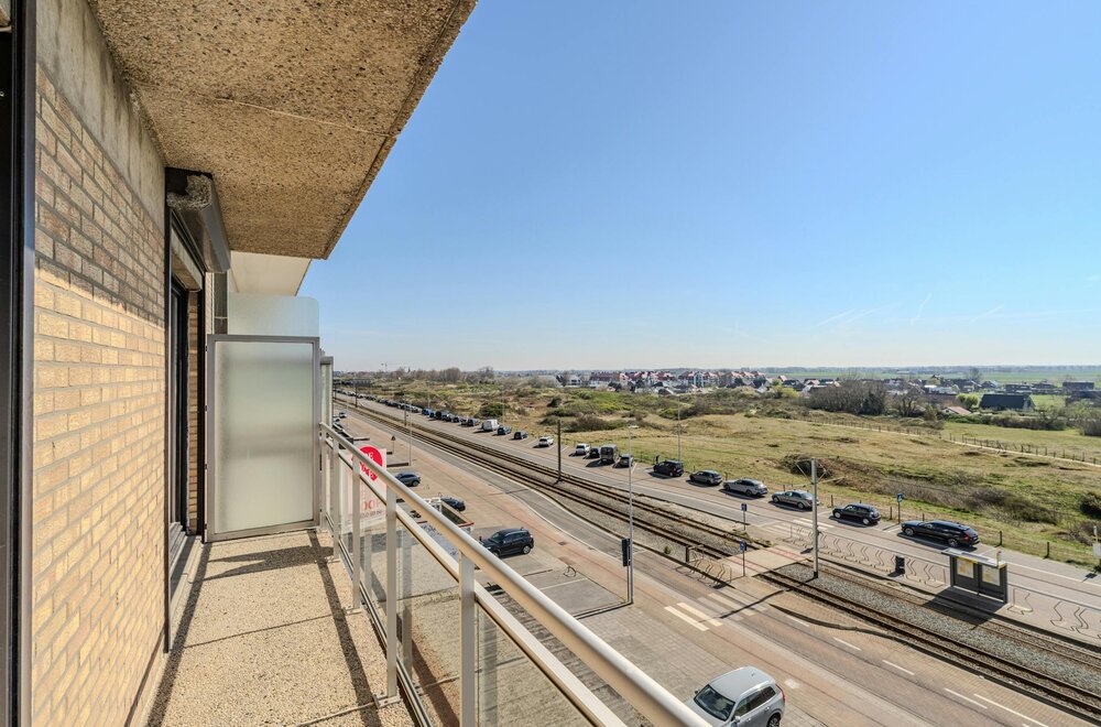 twee-slaapkamer-appartement-te-koop-met-frontaal-zeezicht-011.jpg
