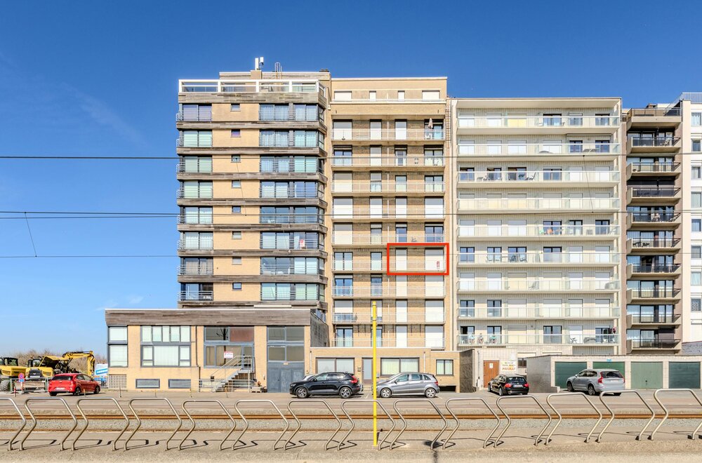 twee-slaapkamer-appartement-te-koop-met-frontaal-zeezicht-015.jpg
