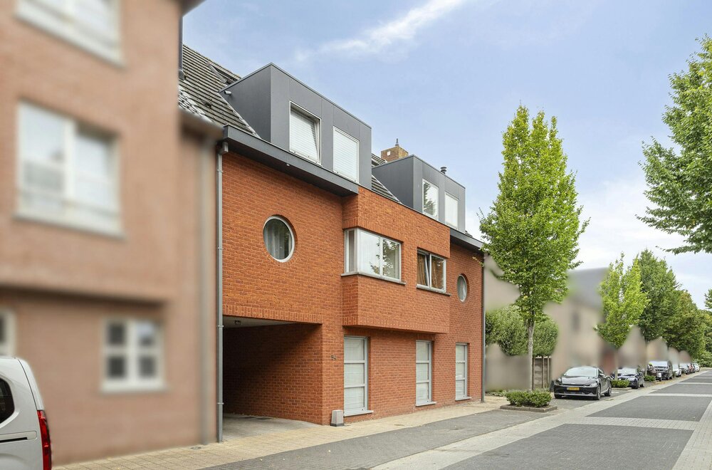 centraal-gelegen-studio-in-essen-met-staanplaats-te-koop-002.jpg