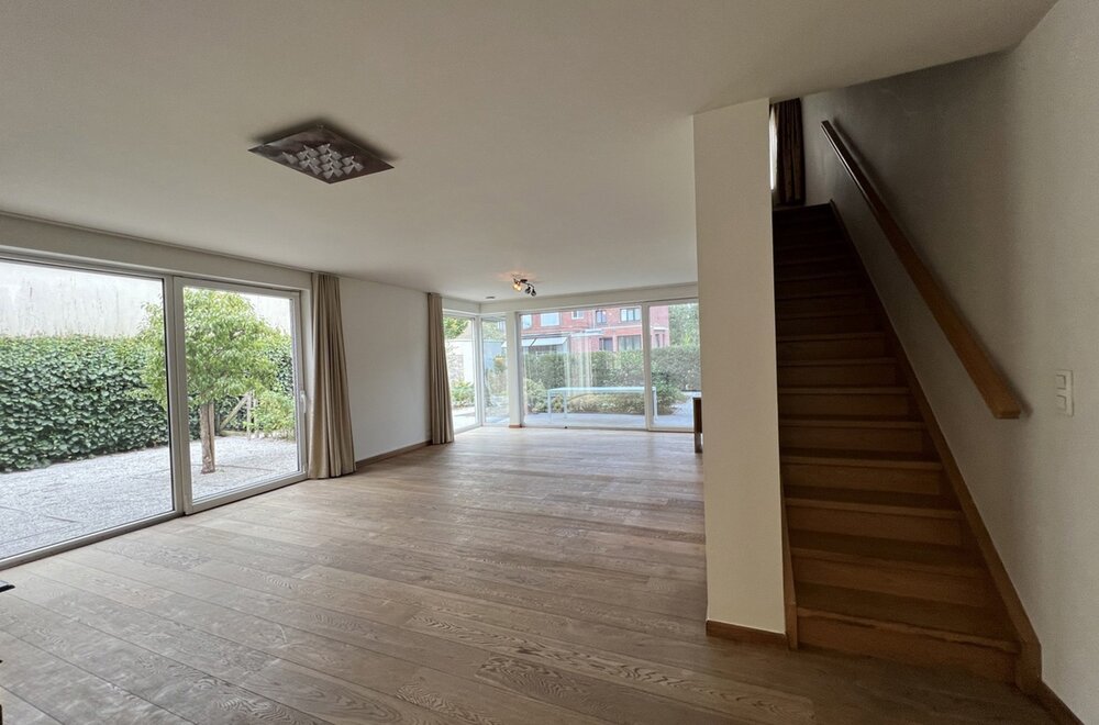 prachtige-woning-met-dubbele-garage-003.jpg