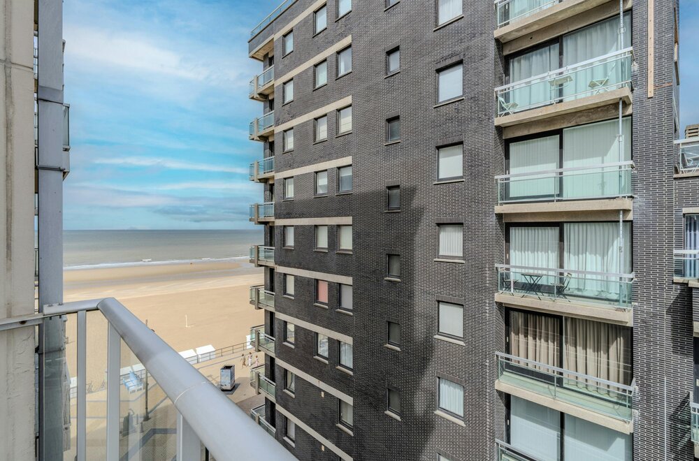 prachtig-hoekappartement-met-1-slaapkamer-en-zijdelings-zeezicht-te-koop-te-middelkerke-001.jpg