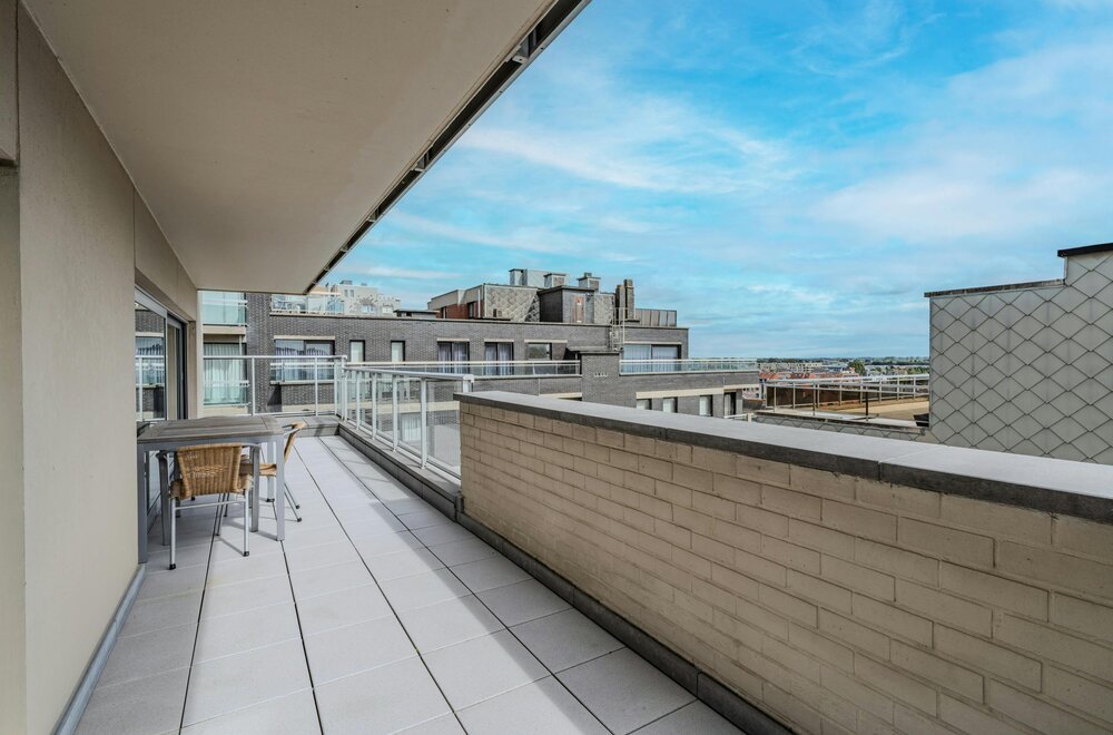 prachtig-hoekappartement-met-1-slaapkamer-en-zijdelings-zeezicht-te-koop-te-middelkerke-002.jpg