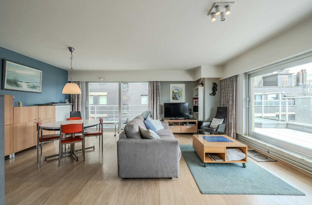 prachtig-hoekappartement-met-1-slaapkamer-en-zijdelings-zeezicht-te-koop-te-middelkerke-003.jpg