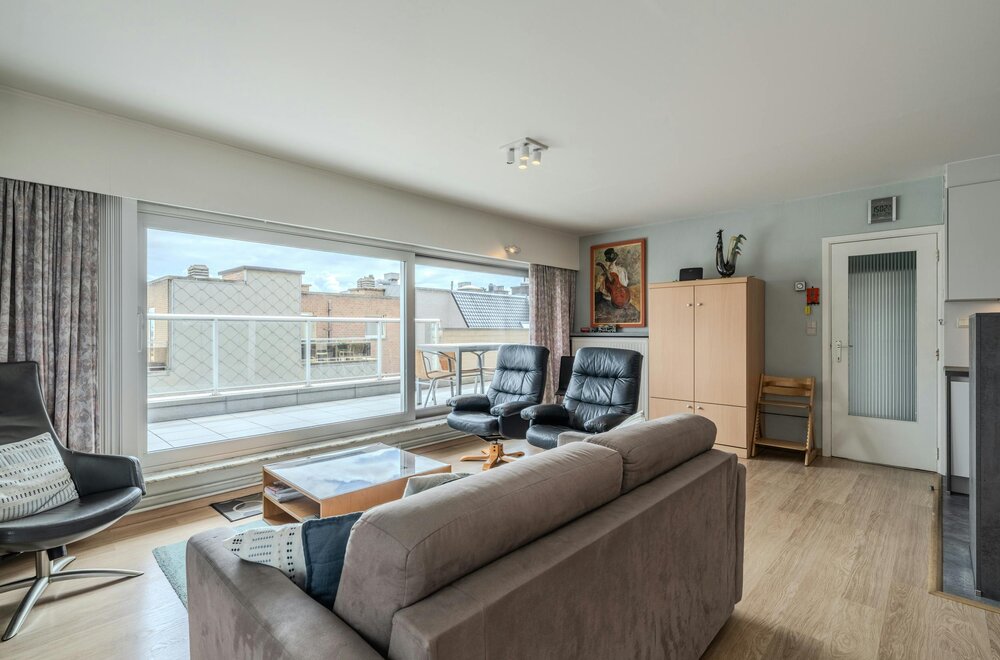 prachtig-hoekappartement-met-1-slaapkamer-en-zijdelings-zeezicht-te-koop-te-middelkerke-005.jpg