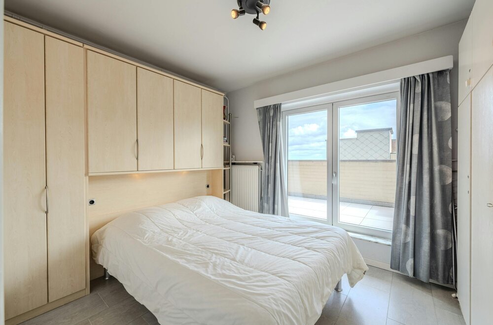 prachtig-hoekappartement-met-1-slaapkamer-en-zijdelings-zeezicht-te-koop-te-middelkerke-009.jpg