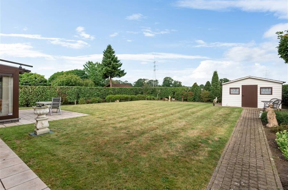 ruime-villa-van-201m-op-een-perceel-van-817m-011.jpg