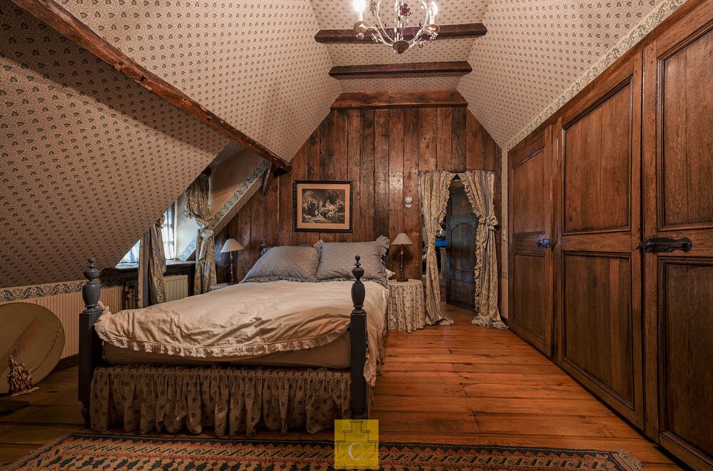 sfeervol-landhuis-met-schuur-garage-zwemvijver-en-poolhouse-3-paardenstallen-akkerland-en-weiland-idyllische-locatie-te-torhout-sint-henricus-2-55-ha027.jpg