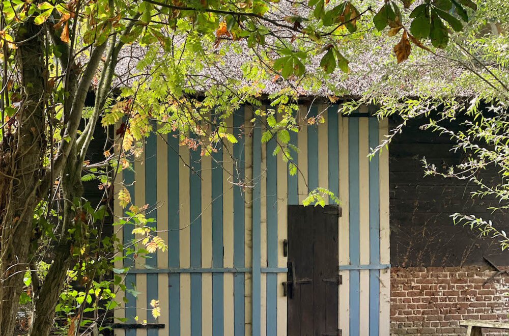 sfeervol-landhuis-met-schuur-garage-zwemvijver-en-poolhouse-3-paardenstallen-akkerland-en-weiland-idyllische-locatie-te-torhout-sint-henricus-2-55-ha034.jpg