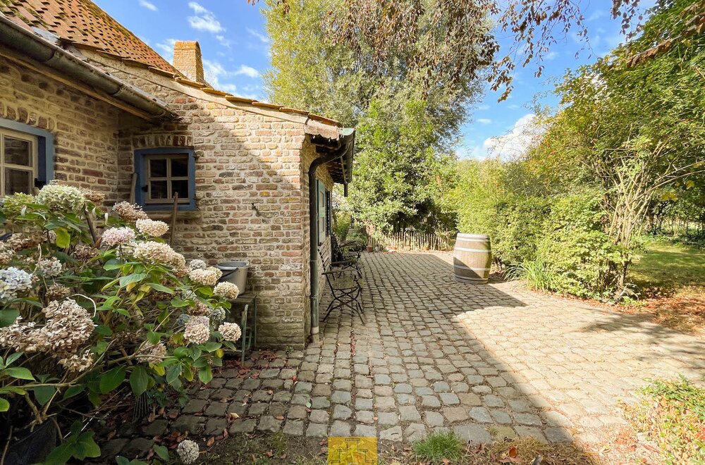 sfeervol-landhuis-met-schuur-garage-zwemvijver-en-poolhouse-3-paardenstallen-akkerland-en-weiland-idyllische-locatie-te-torhout-sint-henricus-2-55-ha036.jpg