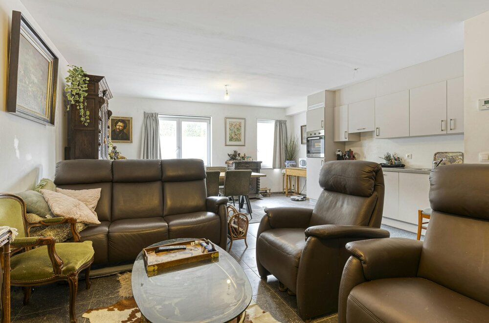 instapklaar-gelijkvloers-appartement-met-2-slaapkamers-te-roeselare-003.jpg