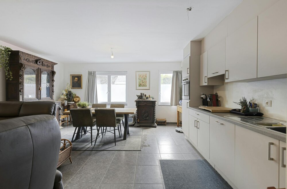 instapklaar-gelijkvloers-appartement-met-2-slaapkamers-te-roeselare-004.jpg
