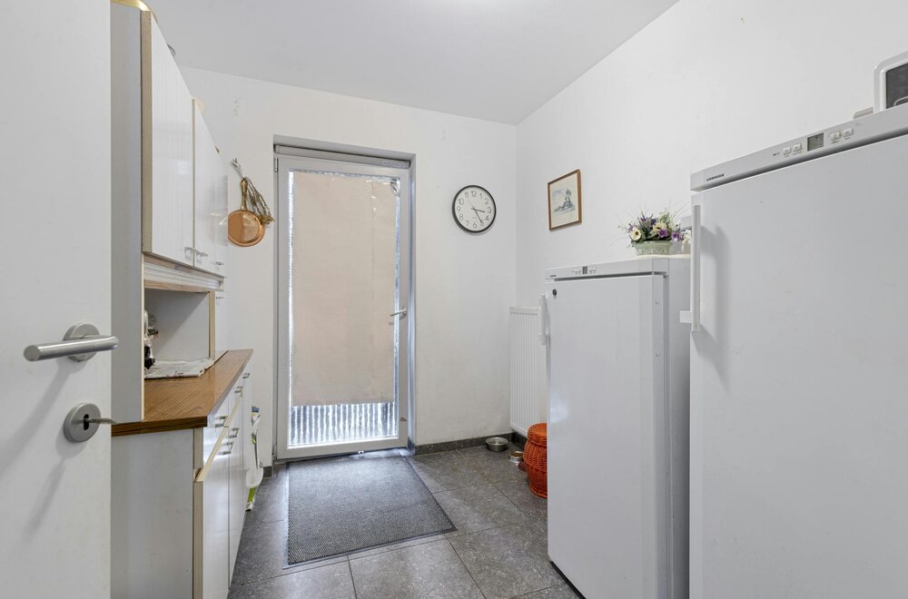 instapklaar-gelijkvloers-appartement-met-2-slaapkamers-te-roeselare-007.jpg