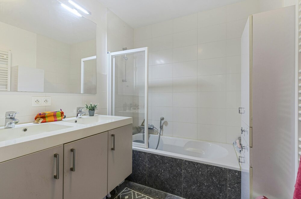 instapklaar-gelijkvloers-appartement-met-2-slaapkamers-te-roeselare-008.jpg