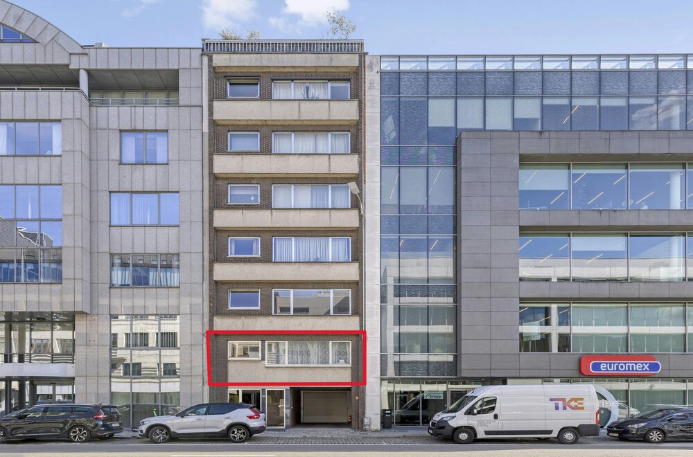 op-te-frissen-appartement-met-terras-te-koop-in-berchem002.jpg