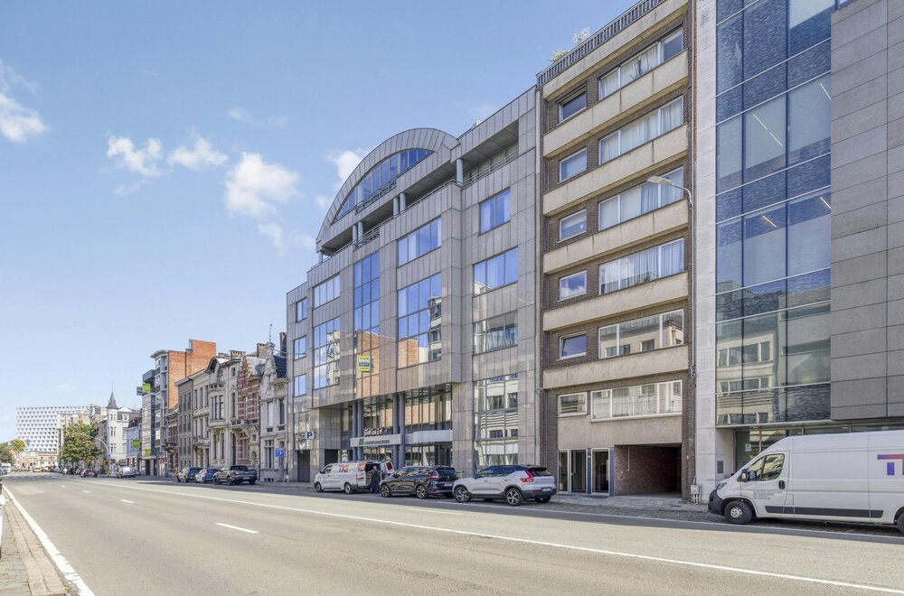 op-te-frissen-appartement-met-terras-te-koop-in-berchem015.jpg
