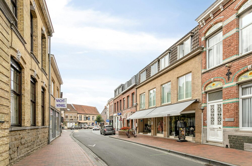 ruim-drie-kamer-appartement-139-m-te-koop-in-het-centrum-van-poperinge002.jpg