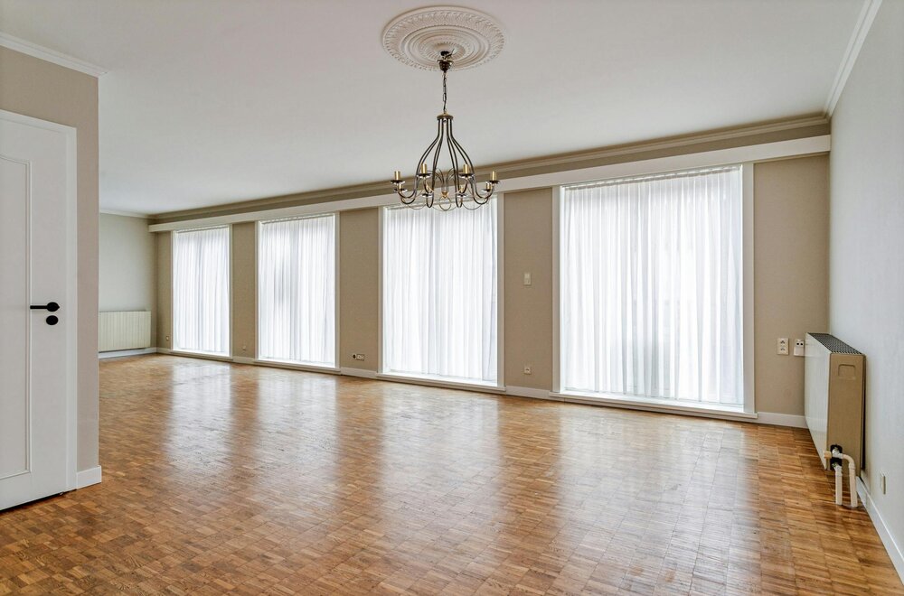 ruim-drie-kamer-appartement-139-m-te-koop-in-het-centrum-van-poperinge003.jpg