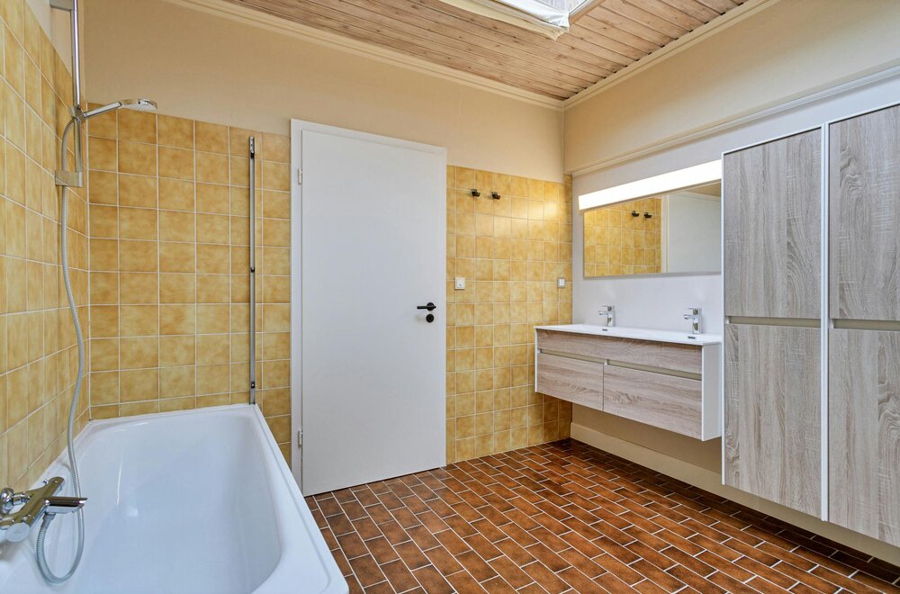 ruim-drie-kamer-appartement-139-m-te-koop-in-het-centrum-van-poperinge013.jpg