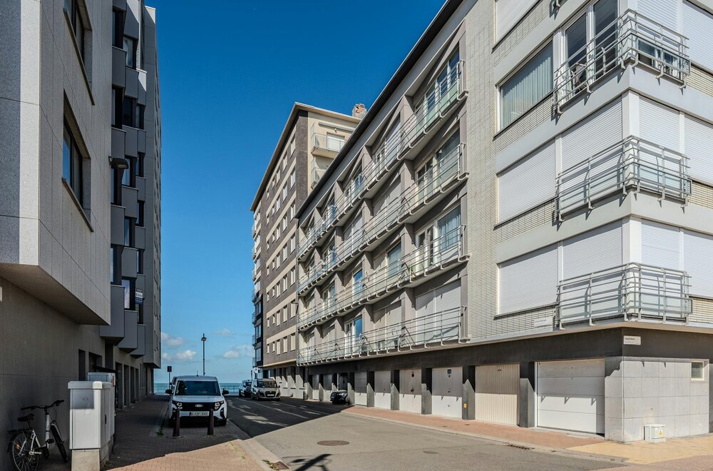 lichtrijke-studio-te-koop-met-zijdelings-zeezicht-en-terras-008.jpg