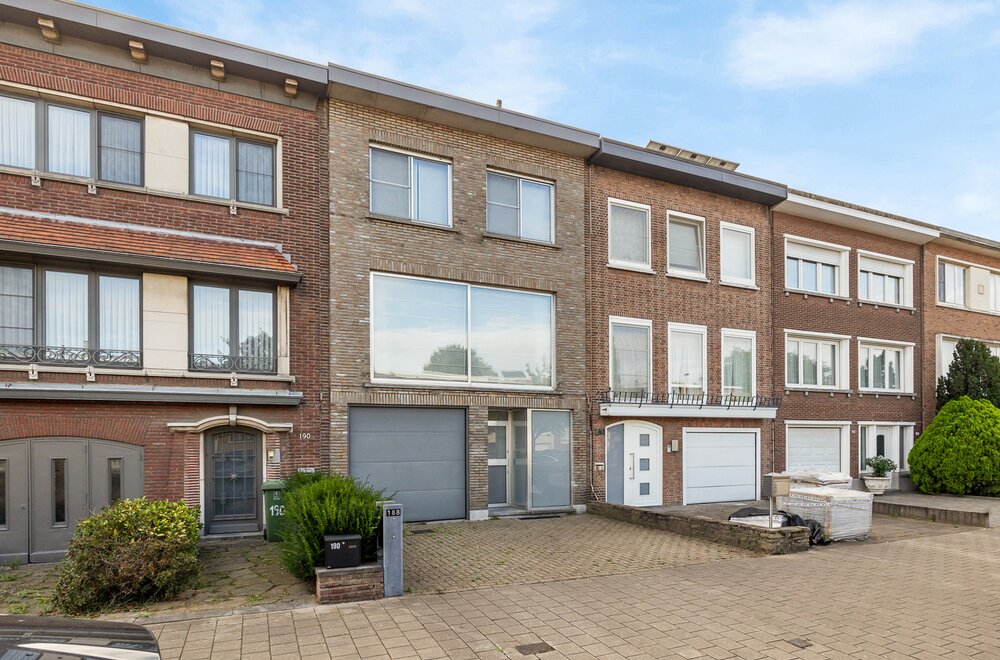 riante-seventies-dokterswoning-met-terras-en-tuin-op-gegeerde-locatie001.jpg