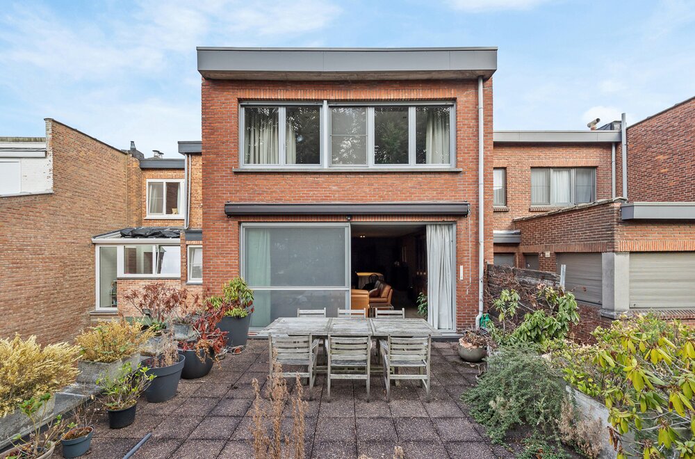 riante-seventies-dokterswoning-met-terras-en-tuin-op-gegeerde-locatie007.jpg
