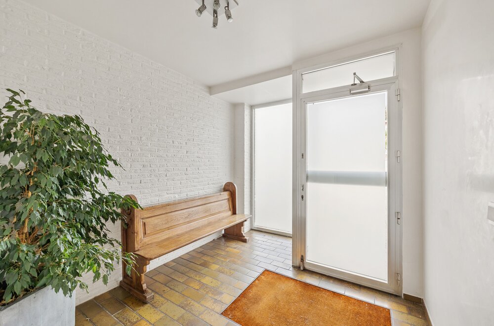 riante-seventies-dokterswoning-met-terras-en-tuin-op-gegeerde-locatie016.jpg
