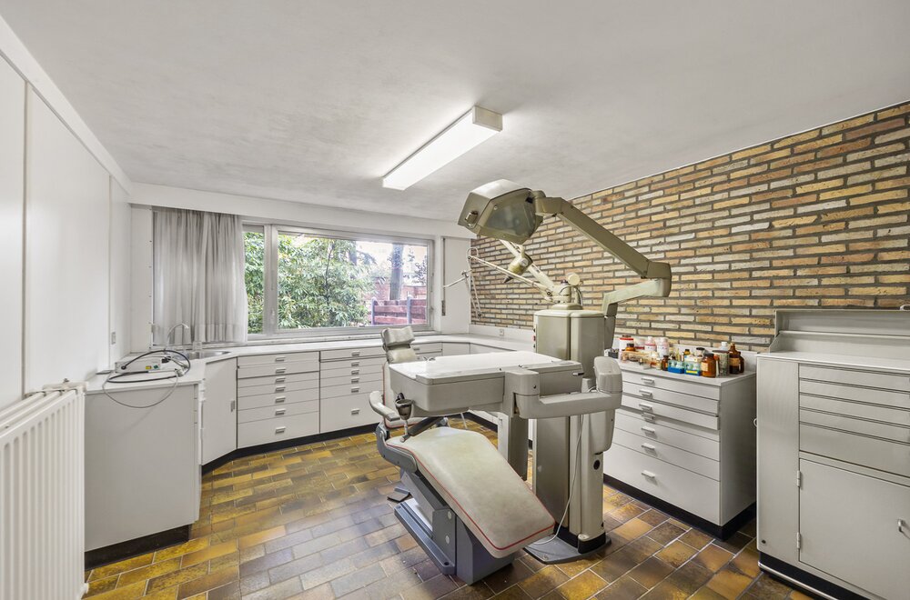 riante-seventies-dokterswoning-met-terras-en-tuin-op-gegeerde-locatie026.jpg