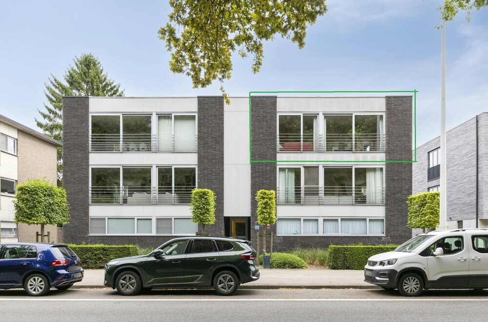 ruim-appartement-met-2-slpk-en-garage-te-koop-in-brasschaat001.jpg