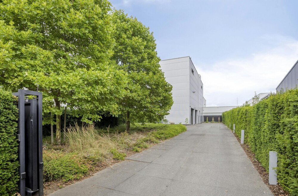 patrimoniumvennootschap-met-drie-bedrijfshallen-en-penthouse002.jpg
