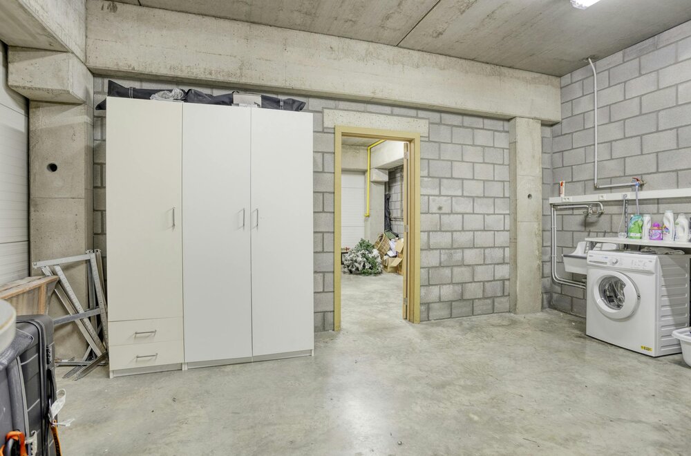 patrimoniumvennootschap-met-drie-bedrijfshallen-en-penthouse008.jpg