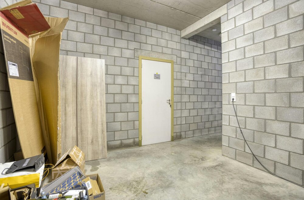 patrimoniumvennootschap-met-drie-bedrijfshallen-en-penthouse009.jpg