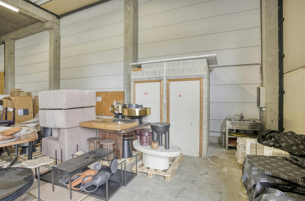 patrimoniumvennootschap-met-drie-bedrijfshallen-en-penthouse010.jpg