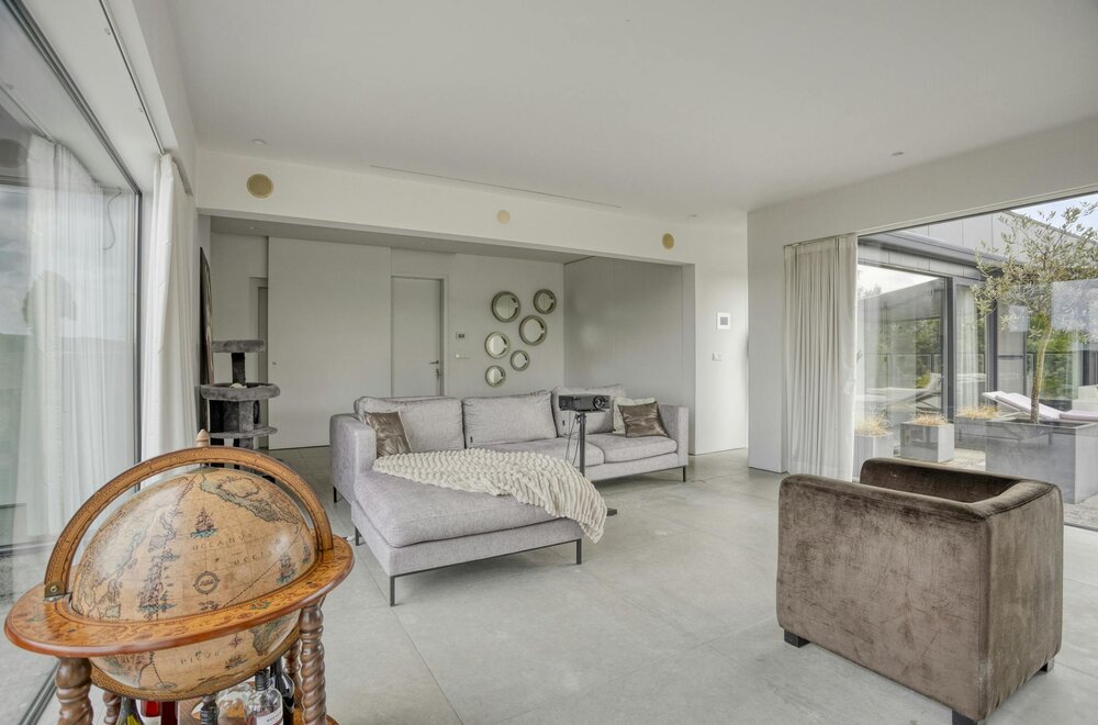 patrimoniumvennootschap-met-drie-bedrijfshallen-en-penthouse011.jpg