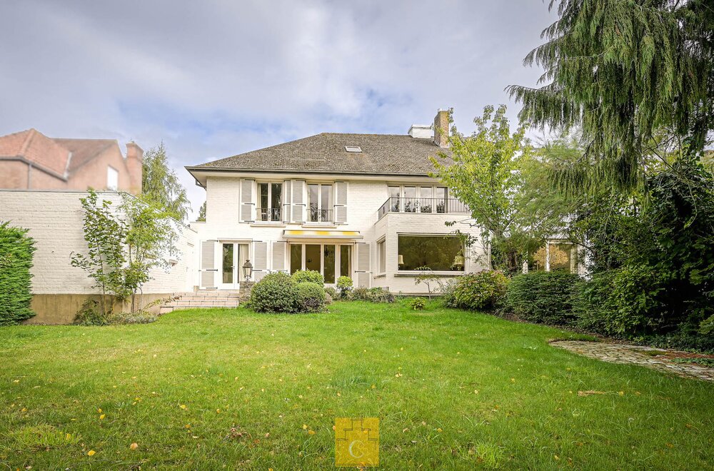 stijlvolle-driegevelvilla-met-garage-en-zongerichte-tuin-vlakbij-de-vesten-de-brugse-binnenstad-en-alle-invalswegen001.jpg