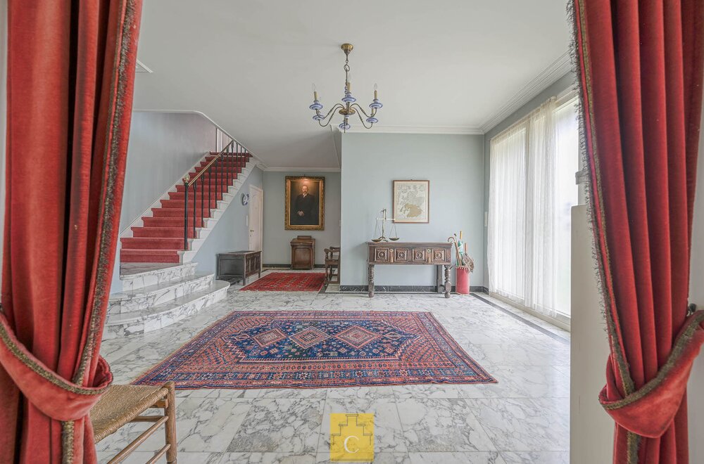 stijlvolle-driegevelvilla-met-garage-en-zongerichte-tuin-vlakbij-de-vesten-de-brugse-binnenstad-en-alle-invalswegen002.jpg