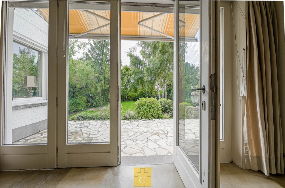 stijlvolle-driegevelvilla-met-garage-en-zongerichte-tuin-vlakbij-de-vesten-de-brugse-binnenstad-en-alle-invalswegen012.jpg
