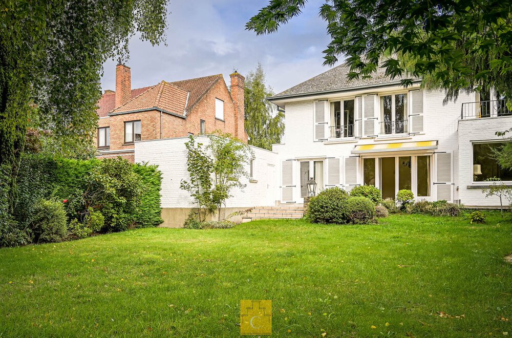 stijlvolle-driegevelvilla-met-garage-en-zongerichte-tuin-vlakbij-de-vesten-de-brugse-binnenstad-en-alle-invalswegen014.jpg