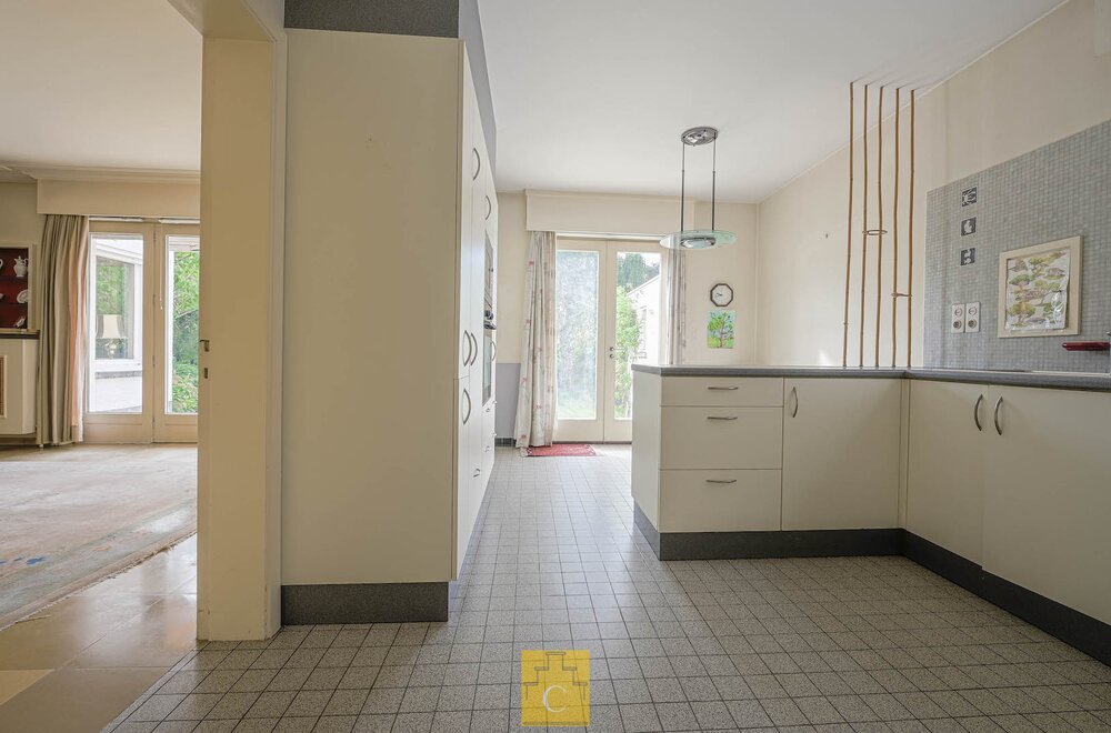 stijlvolle-driegevelvilla-met-garage-en-zongerichte-tuin-vlakbij-de-vesten-de-brugse-binnenstad-en-alle-invalswegen017.jpg