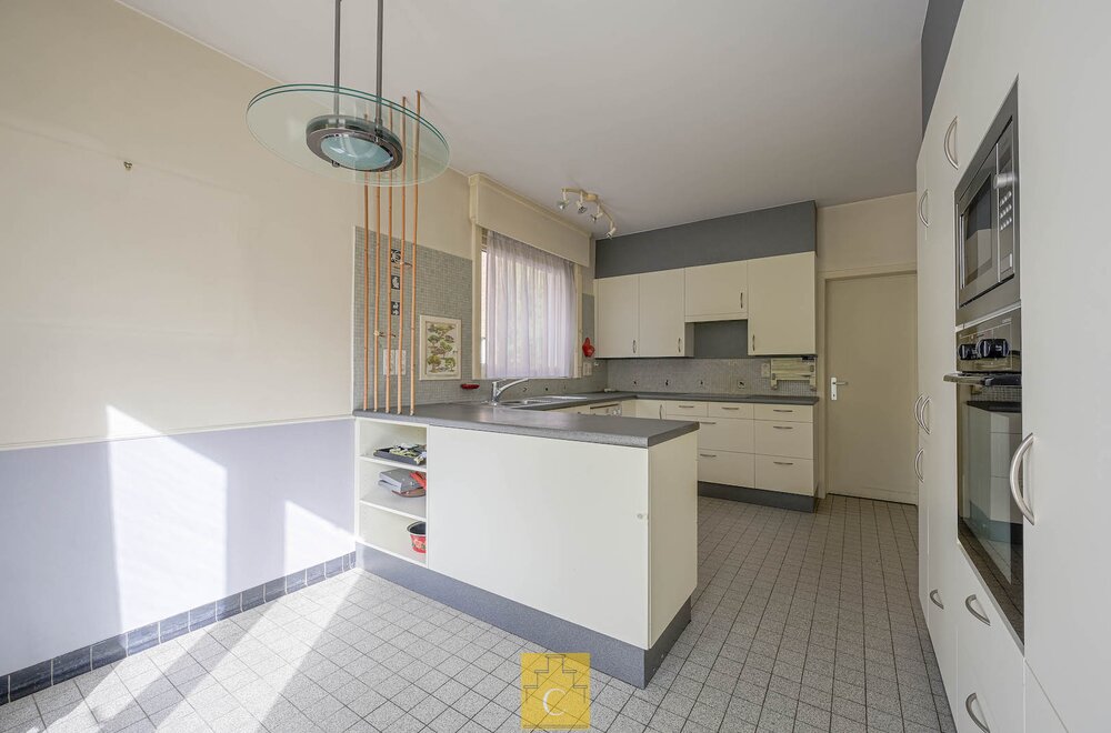 stijlvolle-driegevelvilla-met-garage-en-zongerichte-tuin-vlakbij-de-vesten-de-brugse-binnenstad-en-alle-invalswegen018.jpg