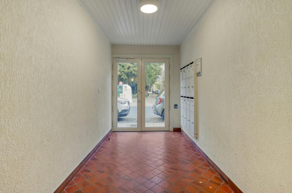 ruim-en-lichtrijk-appartement-met-3-slaapkamers-en-garage-in-ieper-002.jpg