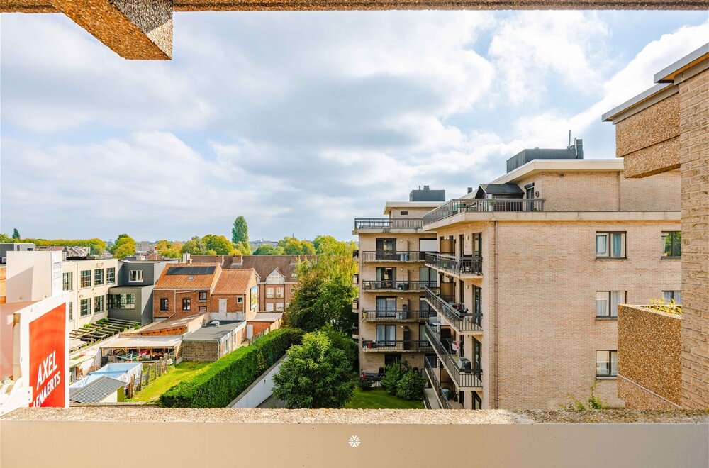 stijlvol-gerenoveerd-appartement-met-terras-en-open-uitzicht008.jpg
