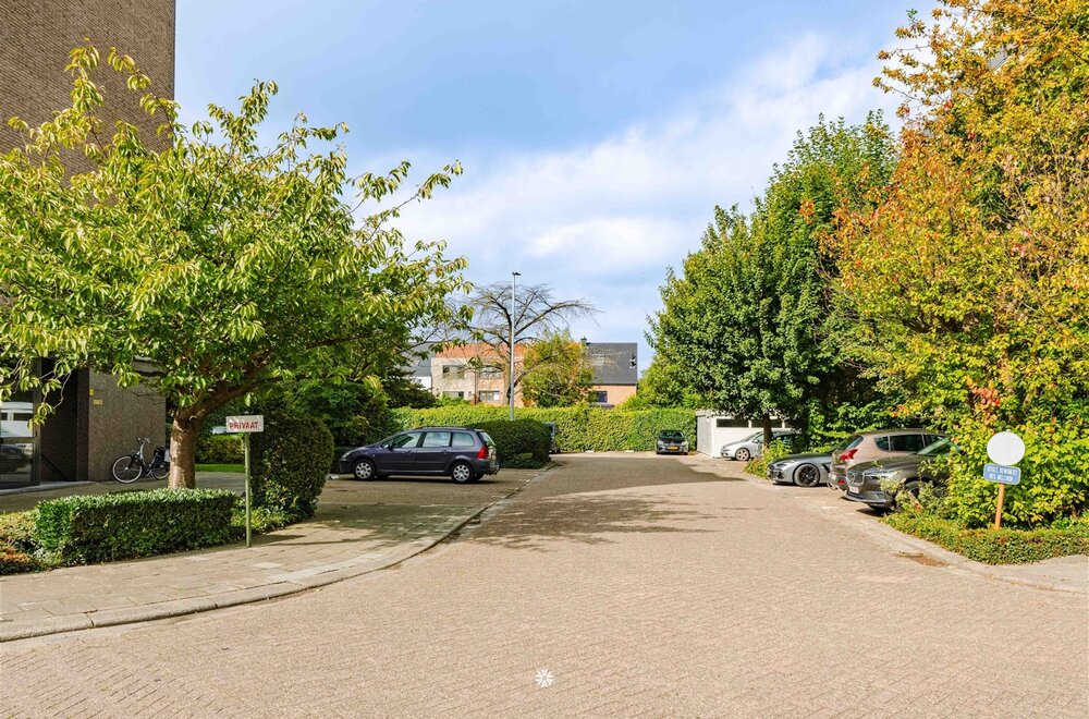 stijlvol-gerenoveerd-appartement-met-terras-en-open-uitzicht016.jpg