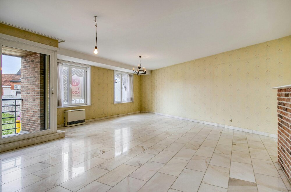 ruim-en-lichtrijk-appartement-te-koop-in-hartje-rumbeke003.jpg