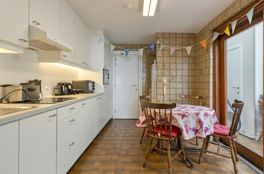 studentenhuis-met-5-vergunde-studentenkamers-te-koop-008.jpg