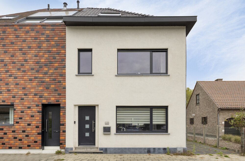 recent-gerenoveerde-halfopen-woning-met-zwembad-in-hofstade001.jpg