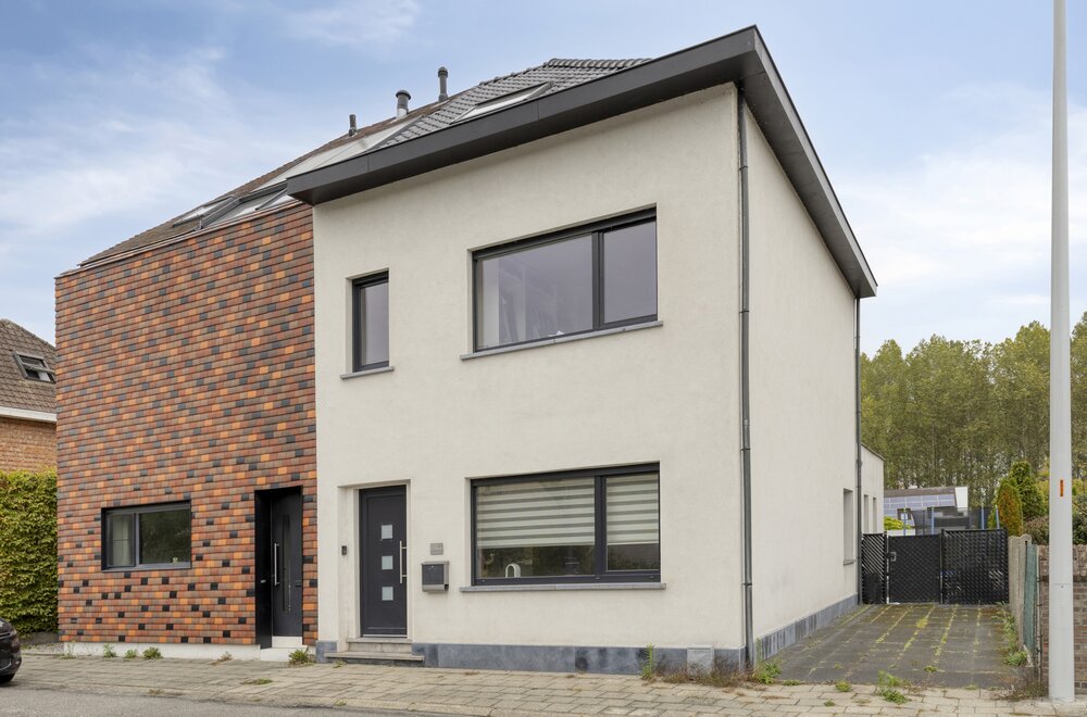 recent-gerenoveerde-halfopen-woning-met-zwembad-in-hofstade002.jpg