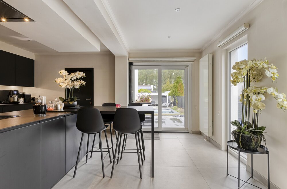 recent-gerenoveerde-halfopen-woning-met-zwembad-in-hofstade009.jpg
