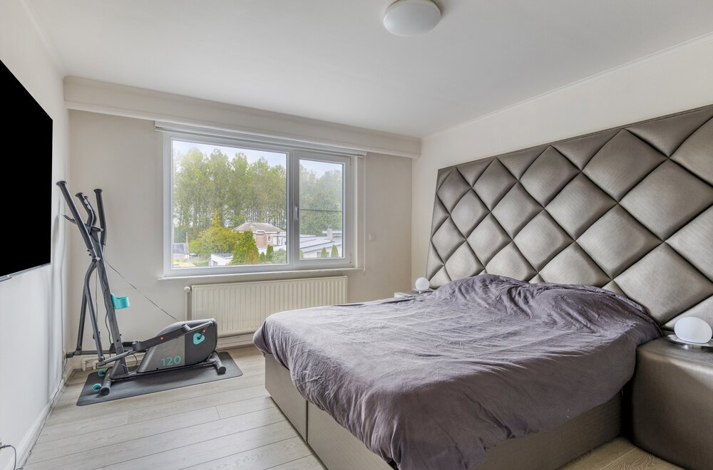 recent-gerenoveerde-halfopen-woning-met-zwembad-in-hofstade014.jpg