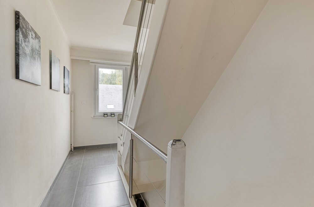 recent-gerenoveerde-halfopen-woning-met-zwembad-in-hofstade017.jpg